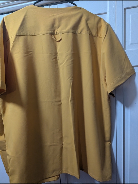 Mandala Men’s Mustard Yellow Scrub Top - V-Neck Pocket - Picture 5 of 7